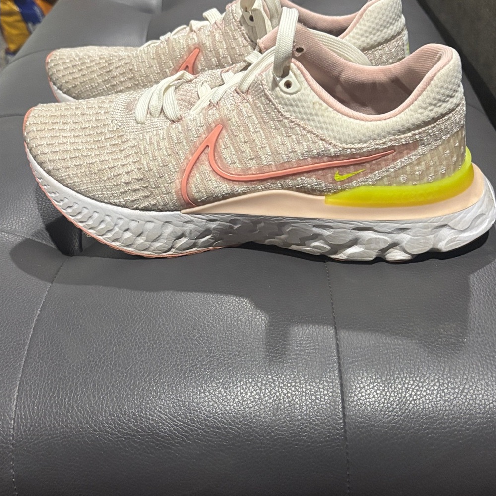 Nike React Infinity Flyknit Women's Running Shoes Beige Pink Yellow Knit-used